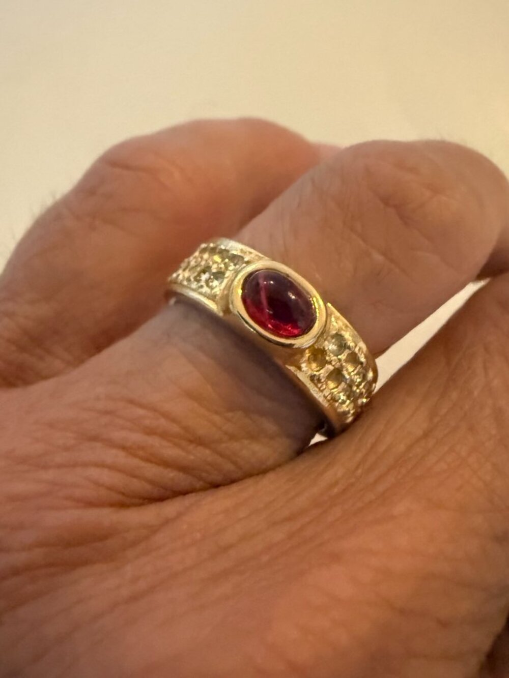 CUSTOM GOLD TONE CABOCHON RED STONE & PAVE RHINESTONE BAND RING SIZE 6